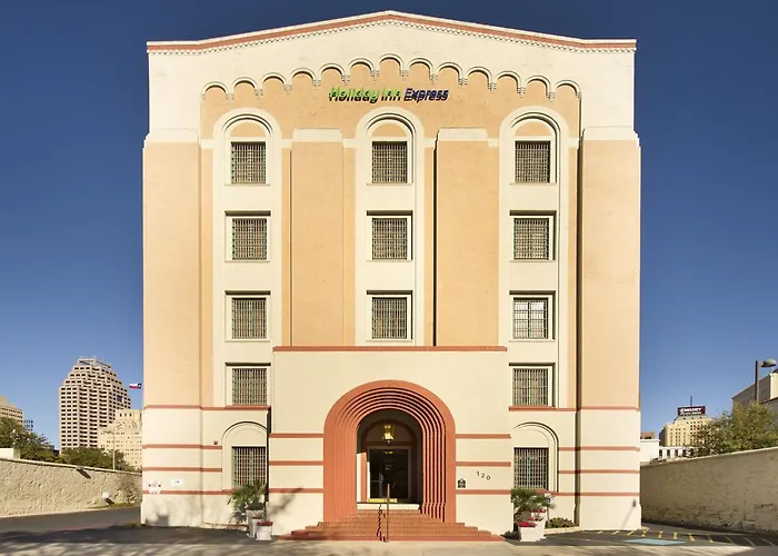 Resort: Holiday Inn Express San Antonio North Riverwalk Area By Ihg