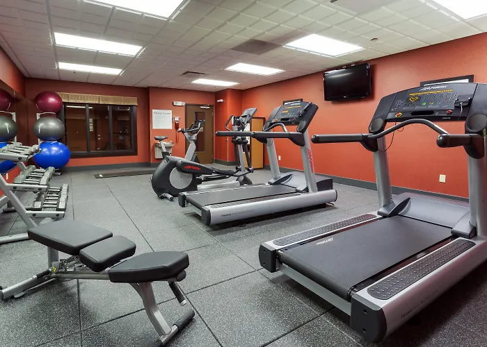 Hotel with pool: Holiday Inn Express Hotel & Suites Cheyenne By Ihg