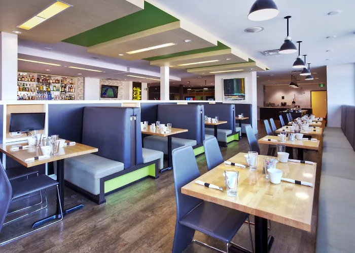 Pet Friendly hotel: Holiday Inn Express Winnipeg Airport - Polo Park By Ihg