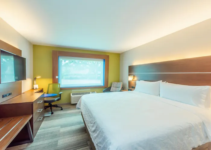 Holiday Inn Express & Suites West By Ihg