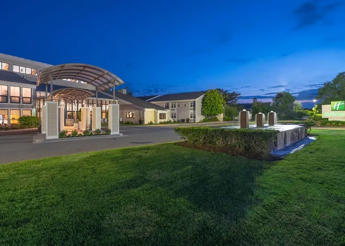 Hotel with Tennis: Holiday Inn Cape Cod - Hyannis By Ihg