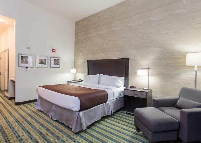 Hotel near College: Holiday Inn Texarkana Arkansas Convention Center By Ihg