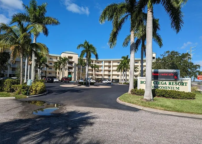 Pet Friendly hotel: Boca Ciega Resort