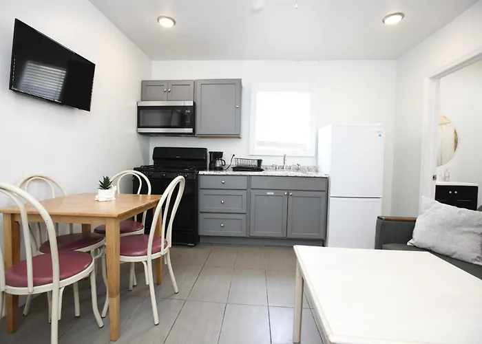 Pet Friendly hotel: Garfield Beach House