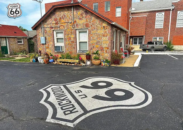 Cheap hotels Rockwood Motor Court