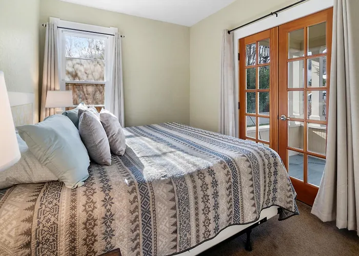 Private Villa: Pioneer Vacation Rentals - Pioneer South Downtown Ashland