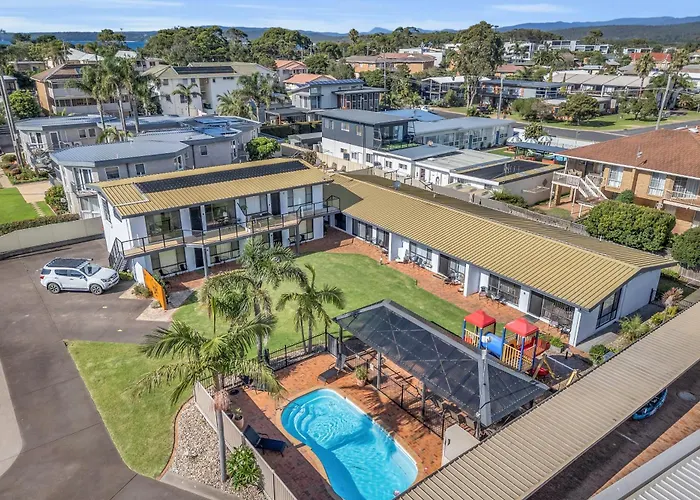 Vacation rental: Admirals Lodge