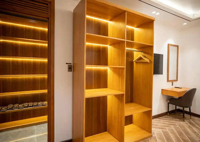 Family Hotel: La Fleur Premium Central Apartment Hotel