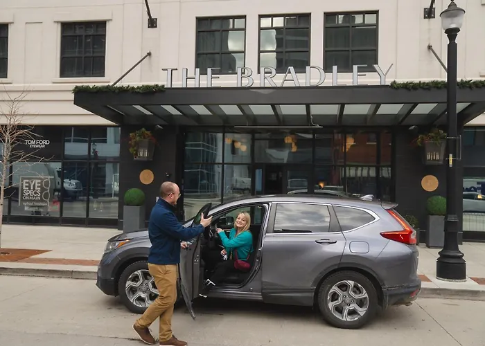 Hotel near College: The Bradley