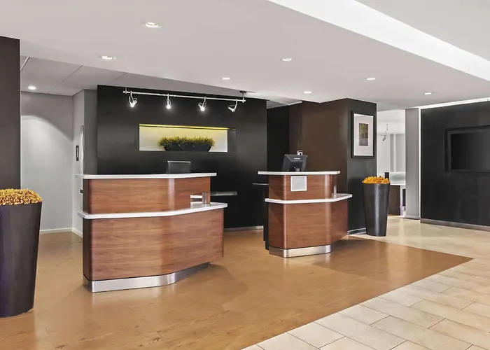 Resort: Super 8 By Wyndham Dallas Love Field Airport
