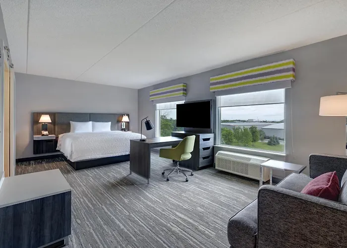 Dog friendly hotels Hampton Inn & Suites Burlington, Ontario, Canada