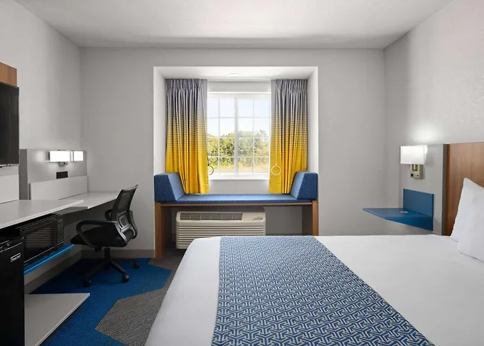 Pet Friendly hotel: Microtel Inn & Suites By Wyndham Of Houma