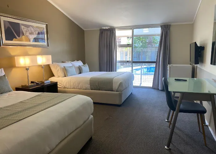 Cheap hotel: Airport Gateway Hotel
