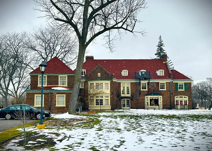 Central hotel: Montague Inn Bed & Breakfast