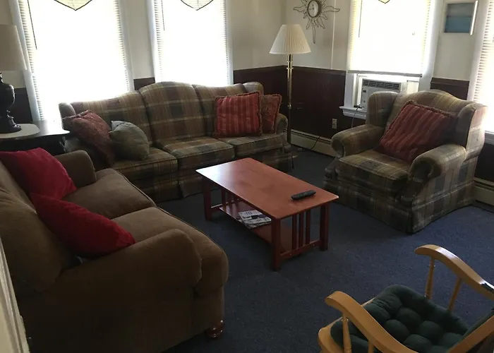 Sandpiper Beachfront Motel