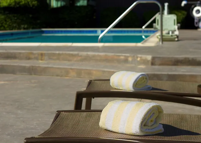 Beach hotel: Doubletree By Hilton Orange County Airport