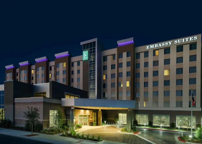 Hotel near College: Embassy Suites By Hilton College Station