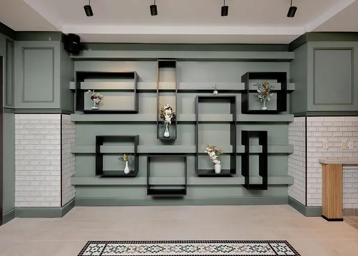 Fort , Curio Collection By Hilton