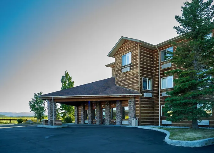 Central hotel: Pinedale Hotel & Suites