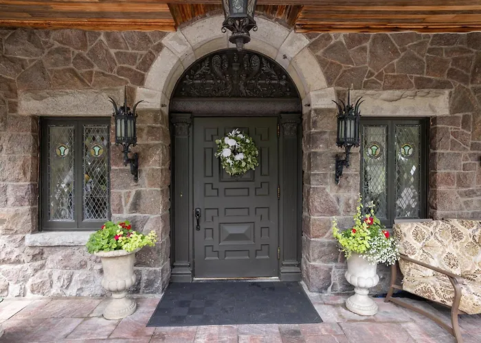 Luxury hotel only: The Inn At Erlowest