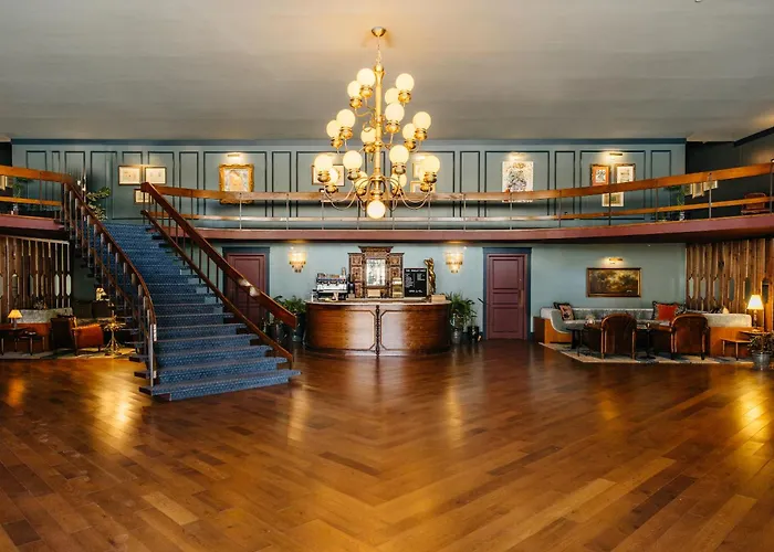 Hotel with pool: The Hotel Chalet At The Choo Choo