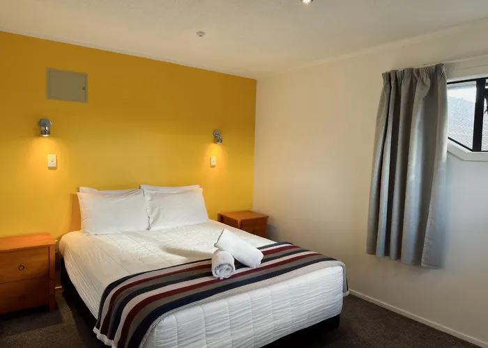 Oakwood Manor Motor Lodge
