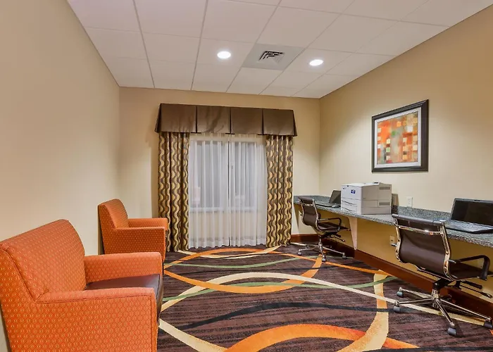 Hotel with pool: Holiday Inn Express Hotel & Suites Salina By Ihg