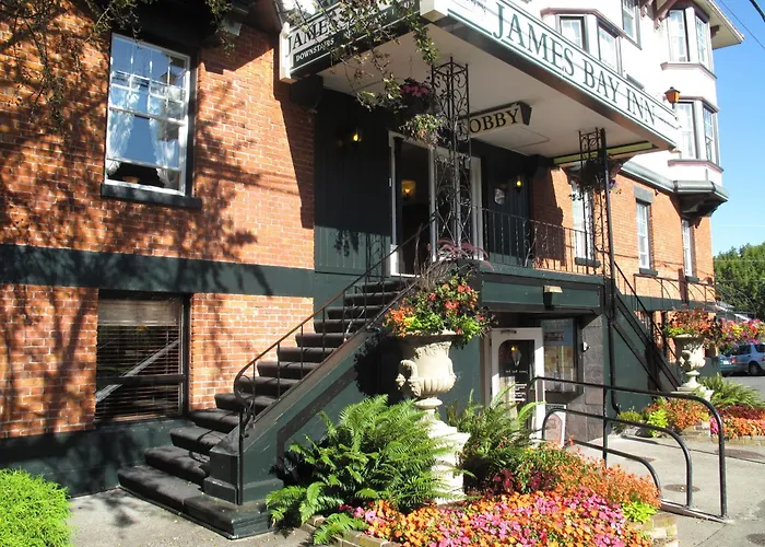 James Bay Inn , Suites & Cottage