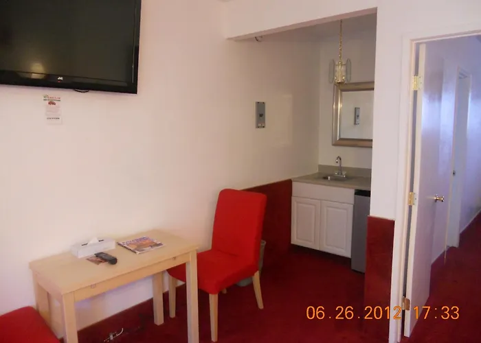 Tradewinds Airport Hotel