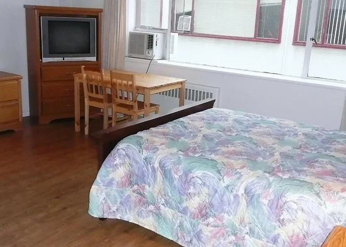 Cheap hotel: English Bay Hotel