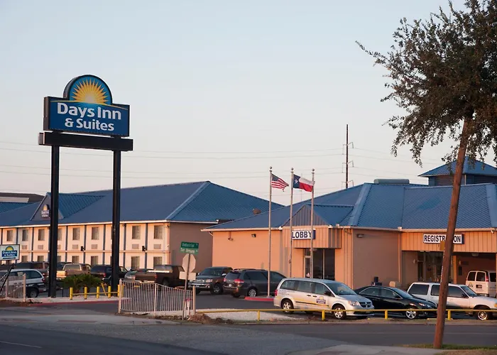 Days Inn & Suites By Wyndham Laredo