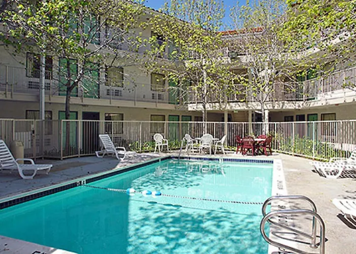 Cheap hotel: Motel 6-Yreka, Ca