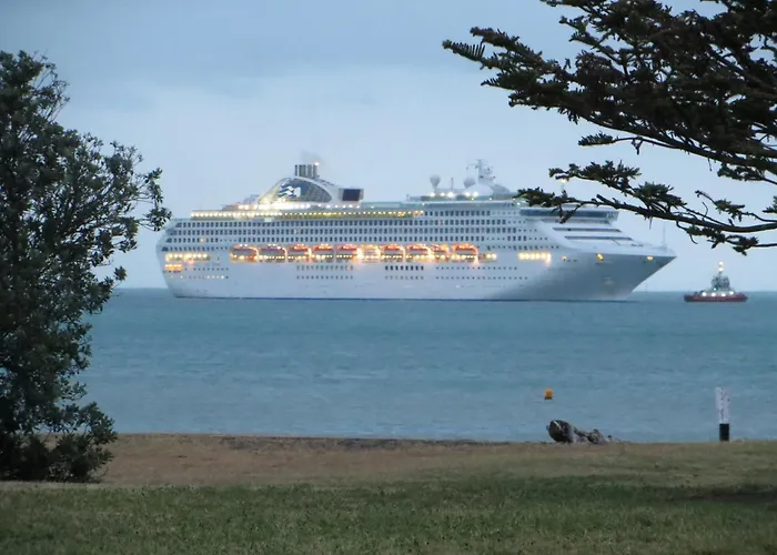 Family Hotel: Harbour View Motel On Ahuriri Beach In Napier Nz With Sea View Suites