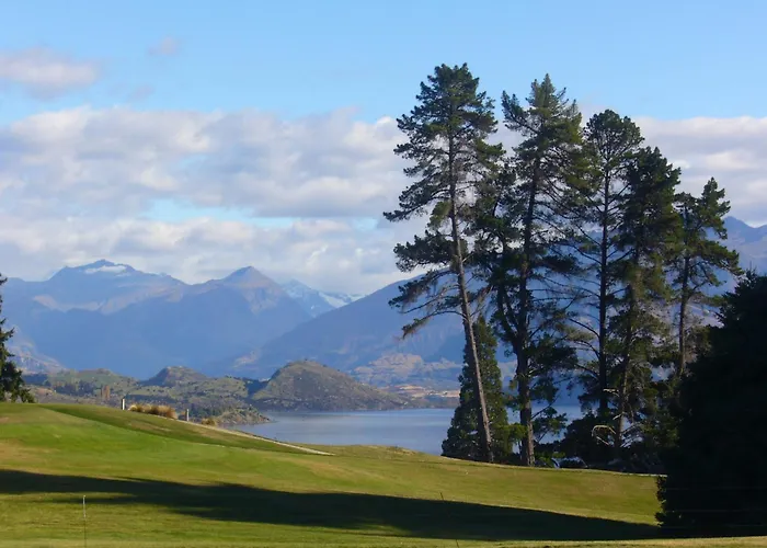 Golfcourse Road Chalets And Lodge