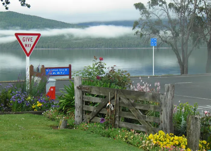 Lakefront Lodge