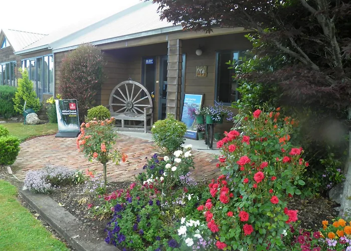 Lakefront Lodge