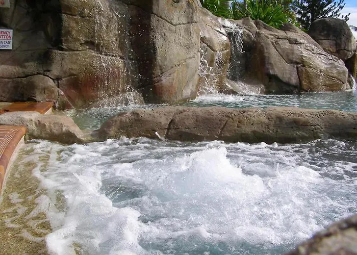 Resort: Paradise Island Resort