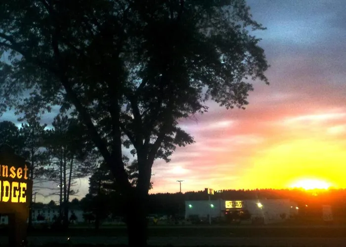 Hotel near College: Sunset Lodge Escanaba