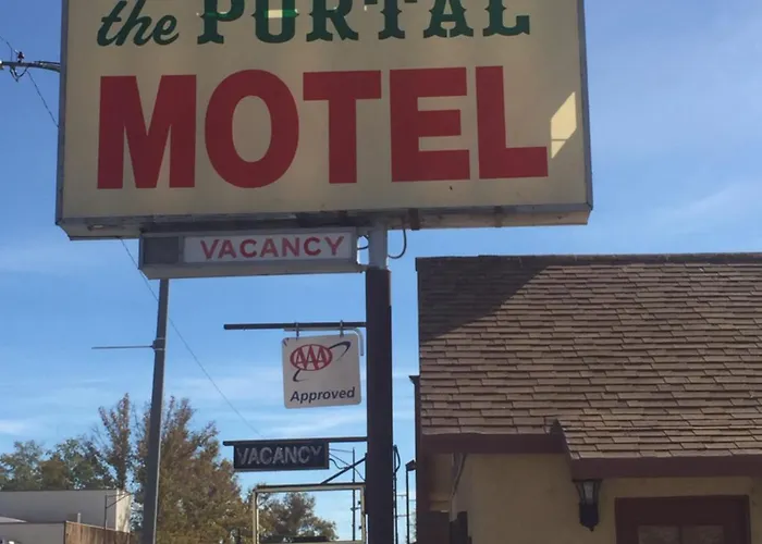 Central hotel: Portal Motel