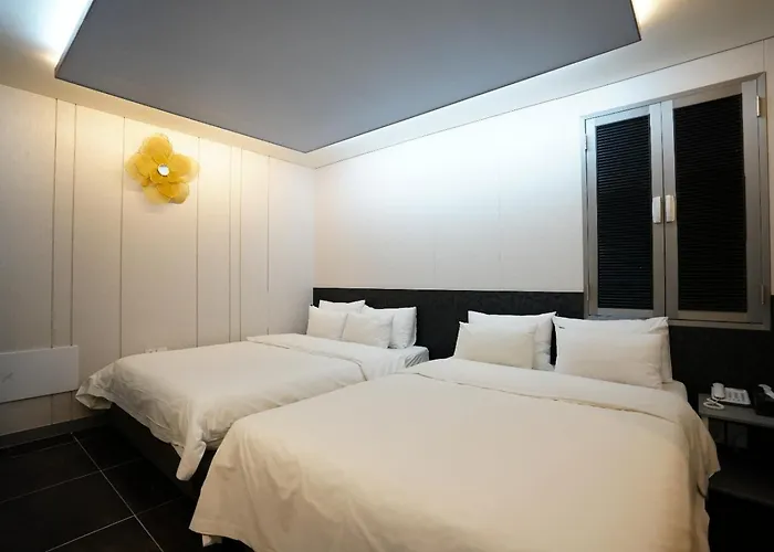 Shinchon Y Hotel
