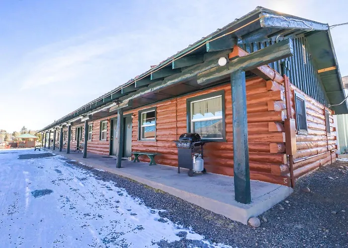 Foothills Lodge And Cabins