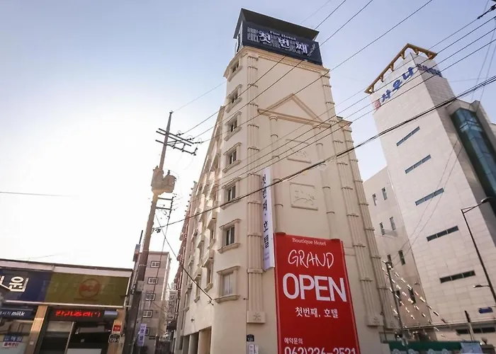 Luxury hotel only: Gwangju Chungjang-Ro Hotle The First Boutique Hotel