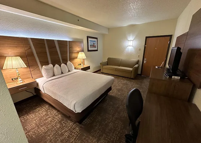 Cheap hotel: Mackinaw Beach And Bay Inn & Suites