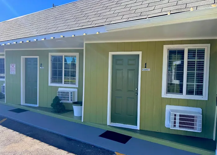 Chalet Motel - Affordable Stay In Central Bend