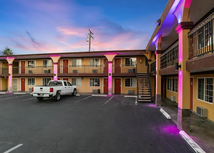 Sky Palm Motel - Orange