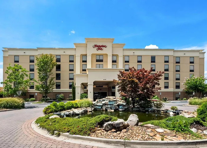 Hotel near College: Hampton Inn Chattanooga-North