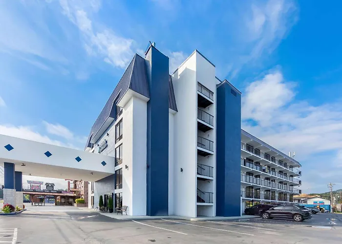 Golf hotel: Clarion Inn & Suites Near The Leconte Center Pigeon Forge