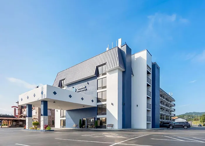 Golf hotel: Clarion Inn & Suites Near The Leconte Center Pigeon Forge
