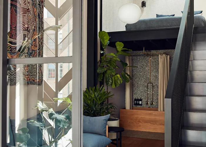 Hotel with view: Paramount House Hotel