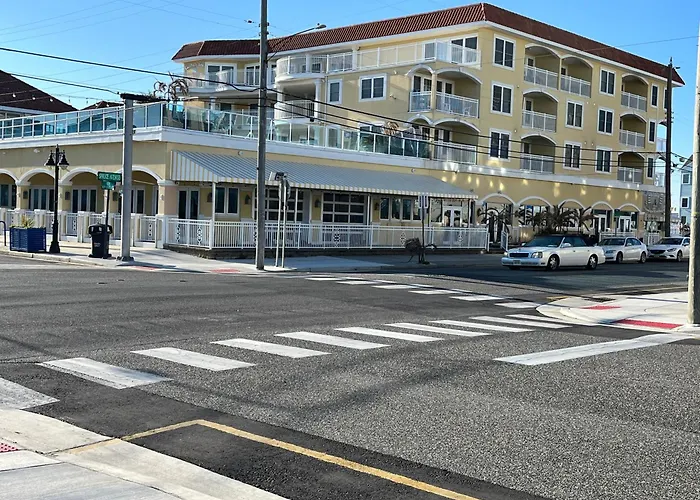 Hotel: Champagne Island Resort Unit 305